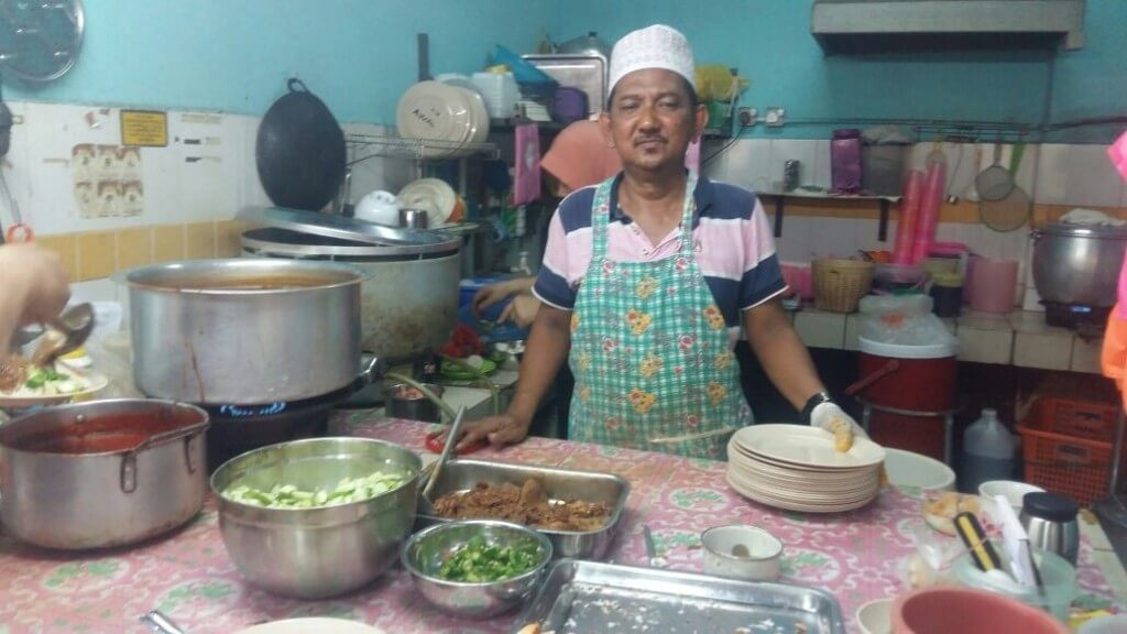 Peniaga Nasi Gunting, Haji Awal Hj Juki, 52, akur dengan arahan yang dikeluarkan. 