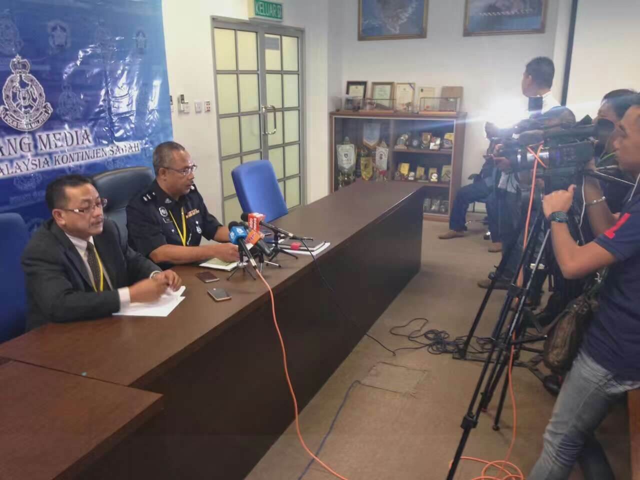 Ketua Jabatan Siasatan Jenayah Narkotik (JSJN) Kontinjen Sabah, Superintenden Mohd Fadzil A. Rahman pada sidang media yang berlangsung semalam. 