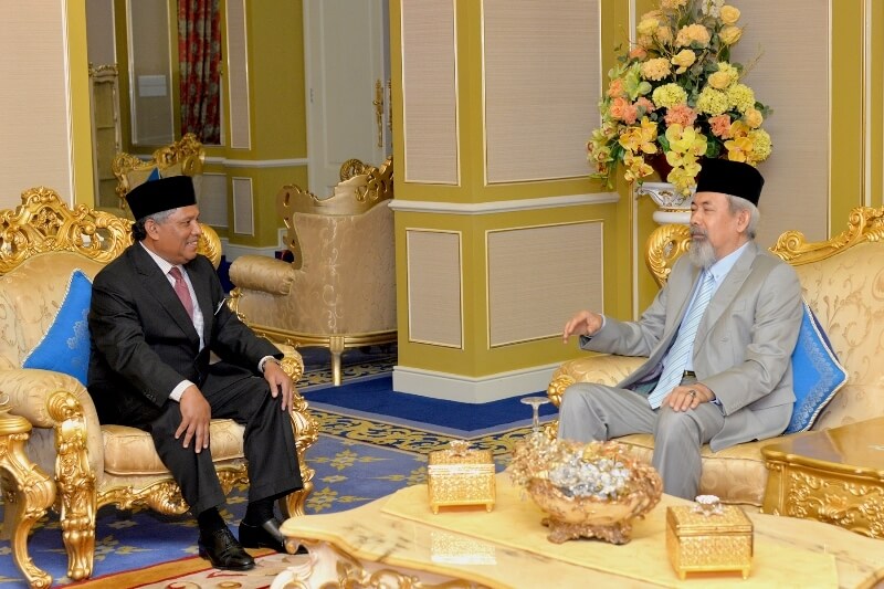 Ketua Pengarah, Jabatan Pengangkutan Jalan (JPJ), Datuk Nadzri Siron ketika membuat kunjungan hormat  terhadap Yang di-Pertua Negeri Sabah, Tun Dr Haji Juhar Datuk Haji Mahiruddin di Istana Negeri, semalam.