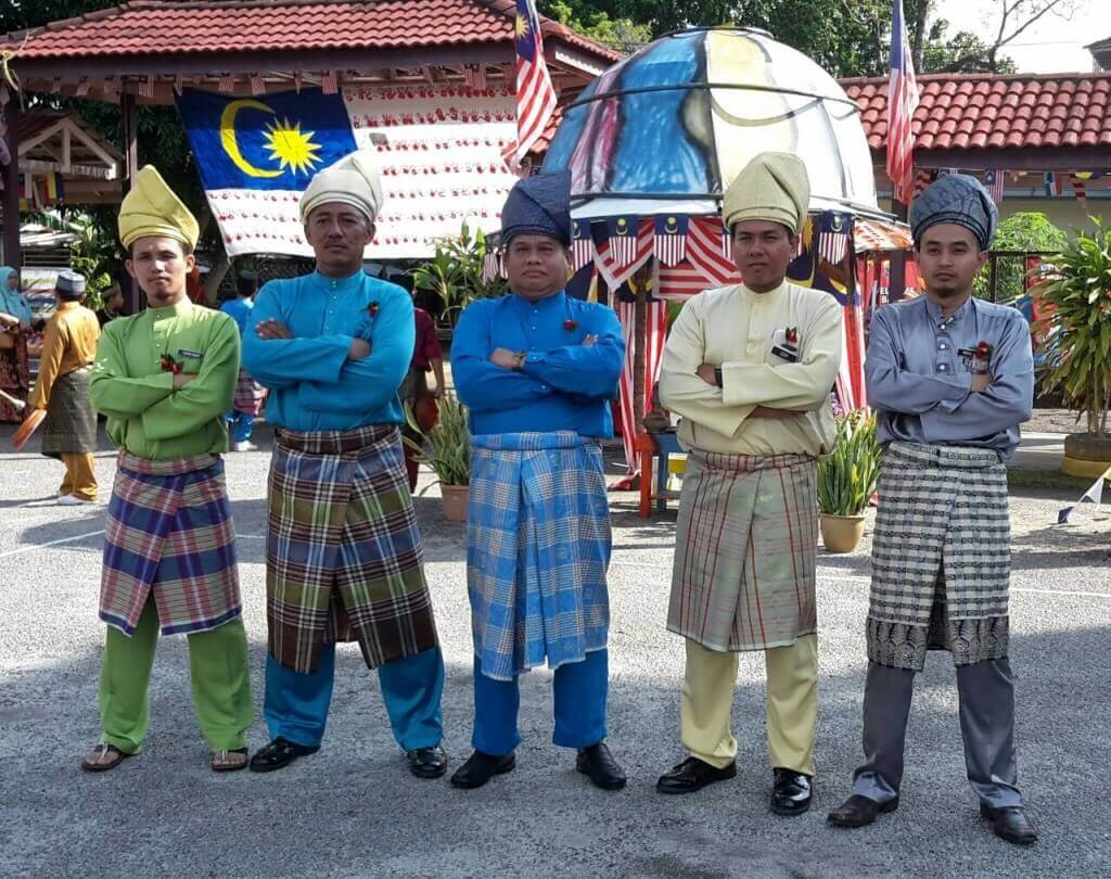 Guru2 yang menanti kehadiran penilai