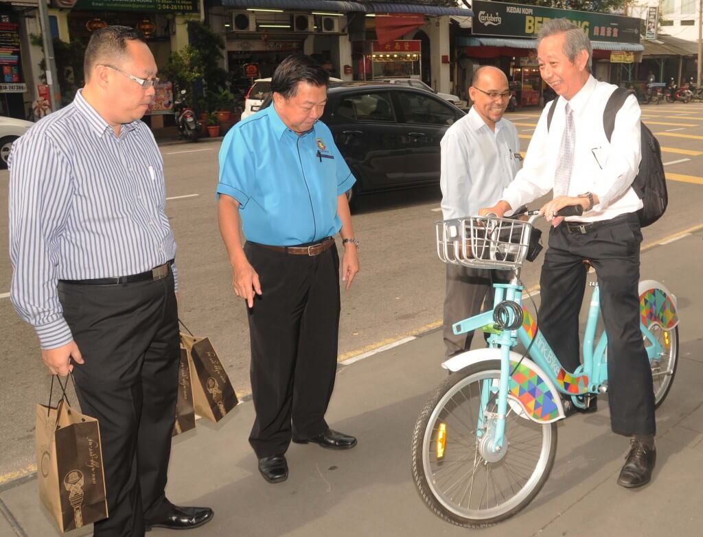 Delegasi berpeluang mencuba basikal secara percuma di Bandar Raya Pulau Penang.
