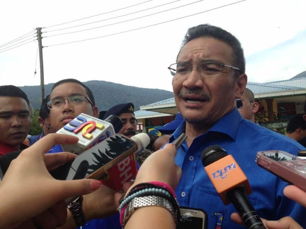 Hishammuddin dan Azizul ketika ditemu bual media tengah hari tadi.