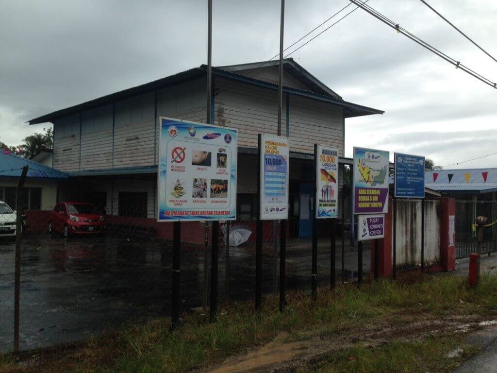 Hujan membasahi Dewan Masyarakat, Kampung Sungai Lundu