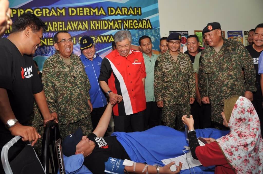 Timbalan Perdana Menteri melawat pusat derma darah di Kampung Pueh.