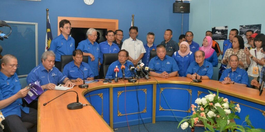 Ketua Menteri mengadakan siding media selepas pelancaran manifesto PRK DUN Tanjong Datu