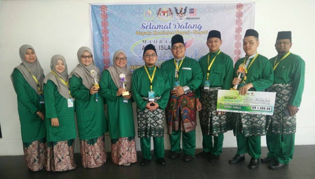 Ustaz Murad Ahmat bersama kontinjen Mahrajan Amal Islami Saudara Kita Melaka 2