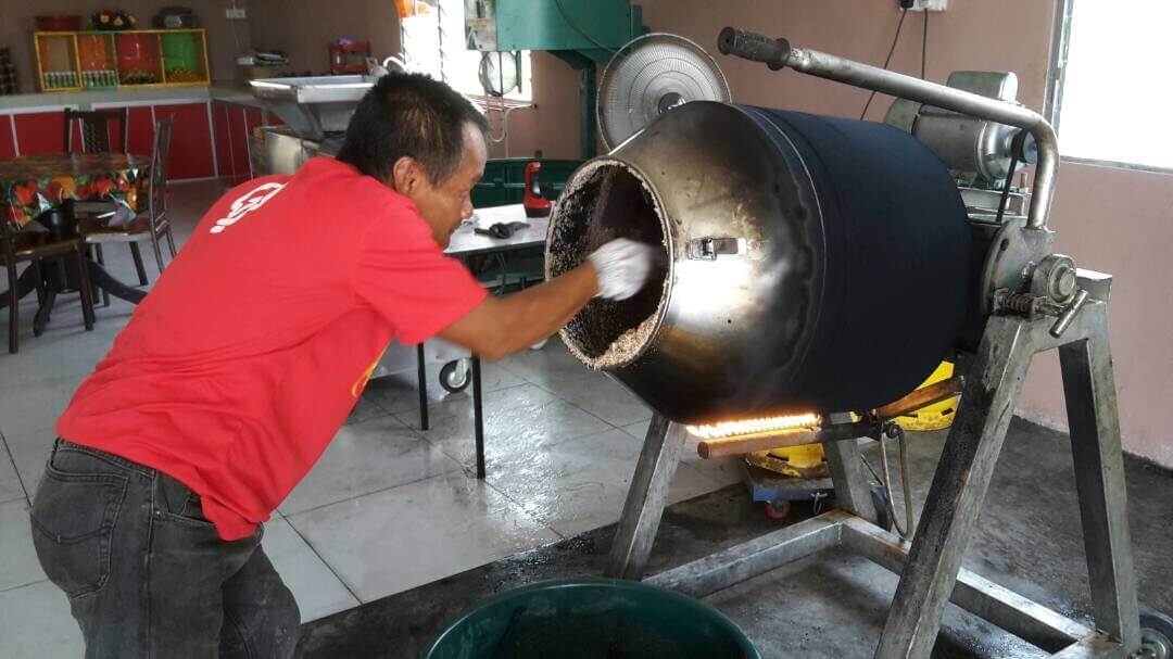 Mesin goreng kelapa untuk penyediaan kerisik