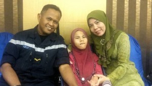 Keluarga Azly bersama isteri Sunizua dan anak mereka Nur Syazleena ketika hadir ke program berkenaan.