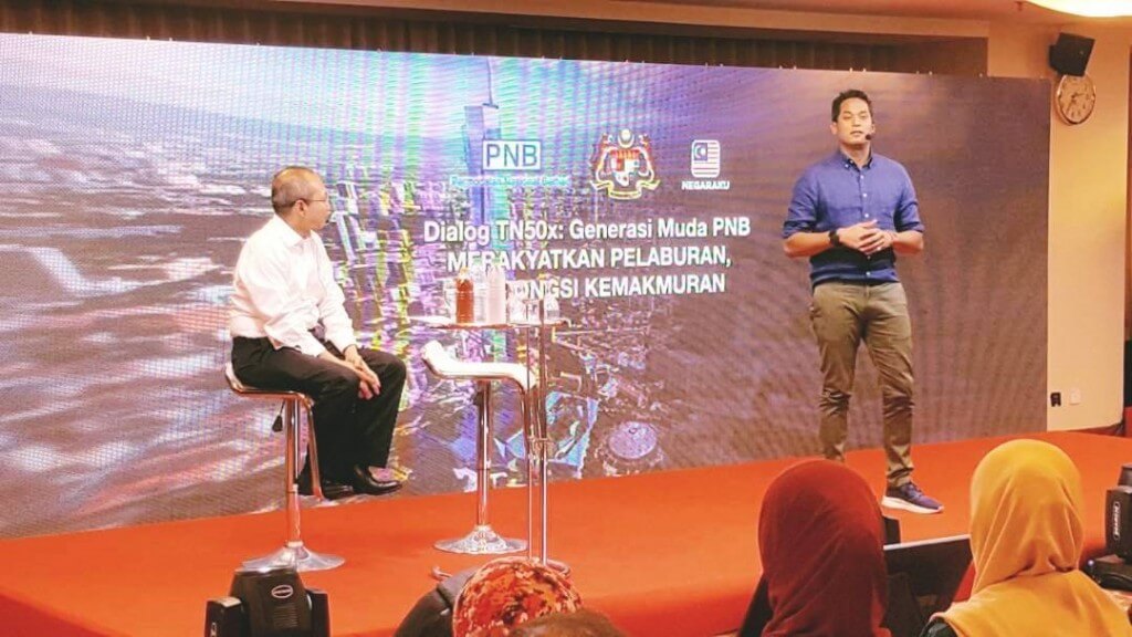 Menteri Belia dan Sukan, Khairy Jamaluddin bersama Pengerusi Kumpulan PNB, Tan Sri Abdul Wahid Omar selaku panel semasa Sesi Dialog TN50X: Generasi Muda PNB – Merakyatkan Pelaburan, Berkongsi Kemakmuran di Menara PNB, Kuala Lumpur.