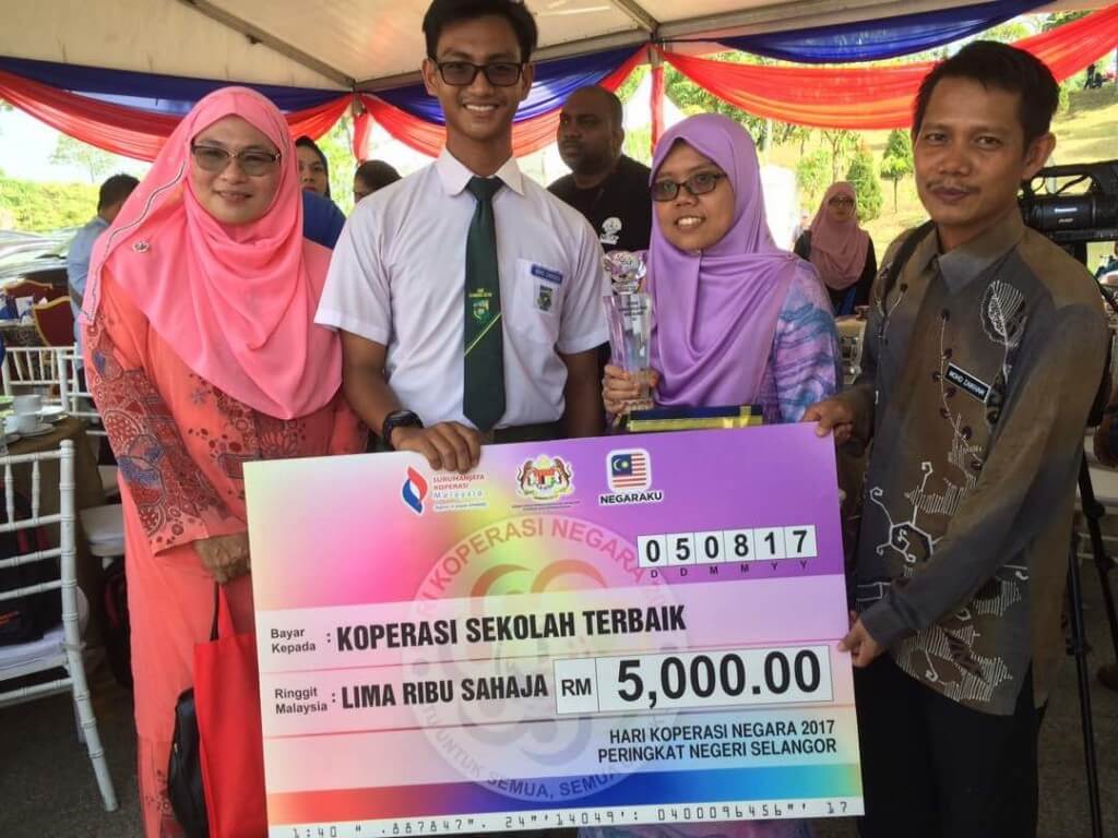 Koperasi SMK Gombak Setia Berhad menang Anugerah Koperasi Sekolah Terbaik Negeri Selangor