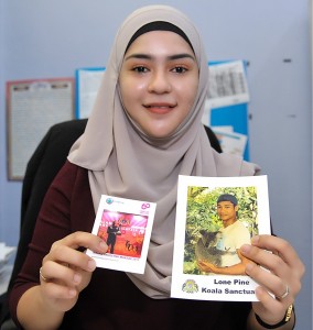 Eriyana Mohd Idris bersama gambar suami yang sentiasa berada di pejabatnya.