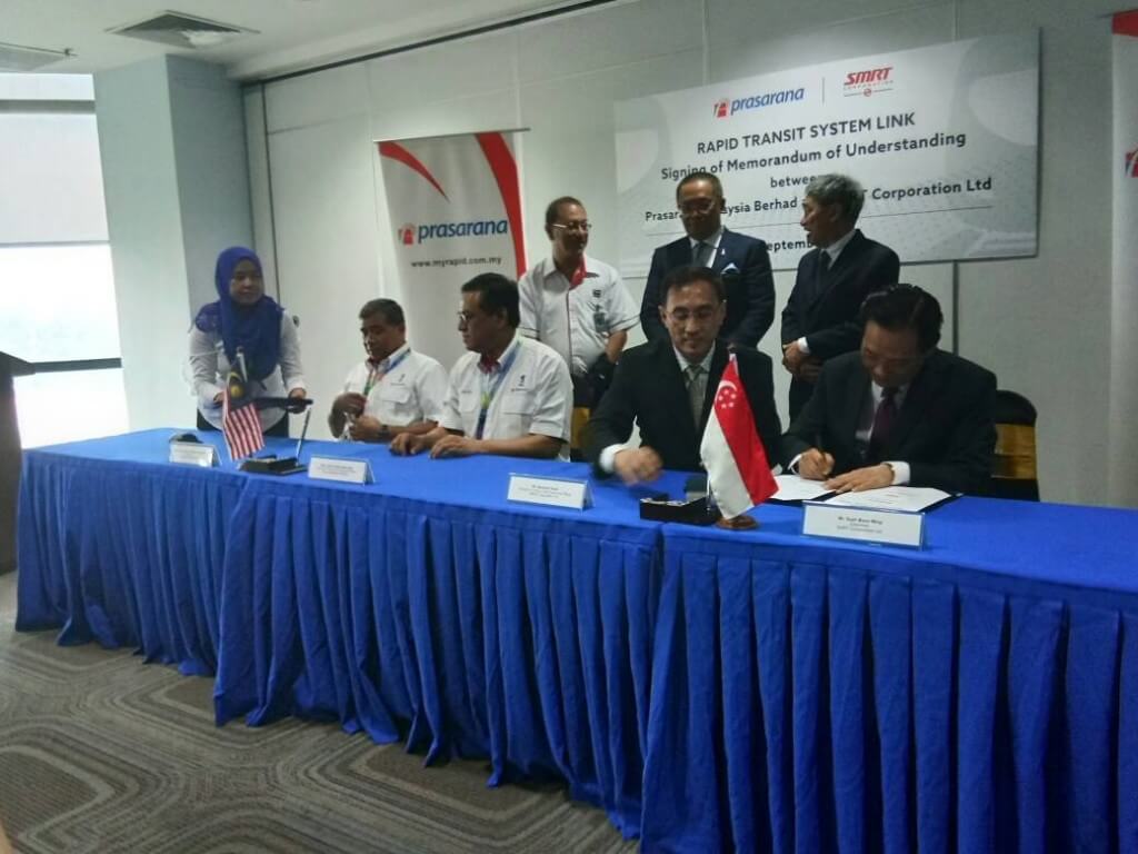 Sesi menandatangani MoU antara Prasarana Malaysia Berhad dan Syarikat SMRT.