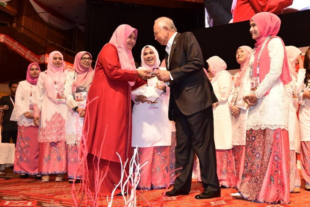 Penolong Pegawai Hal Ehwal Islam Bahagian Dakwah, Jabatan Agama Islam Pahang, Datuk Hanimzah Jalaluddin, Penerima Anugerah Ikon Wanita Muda 2017 kategori agama