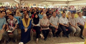 Sebahagian daripada pengunjung yang hadir pada Program Jelajah Kasih SPAVOL: Edisi Terengganu di Kampung Bukit Grebar, di sini.