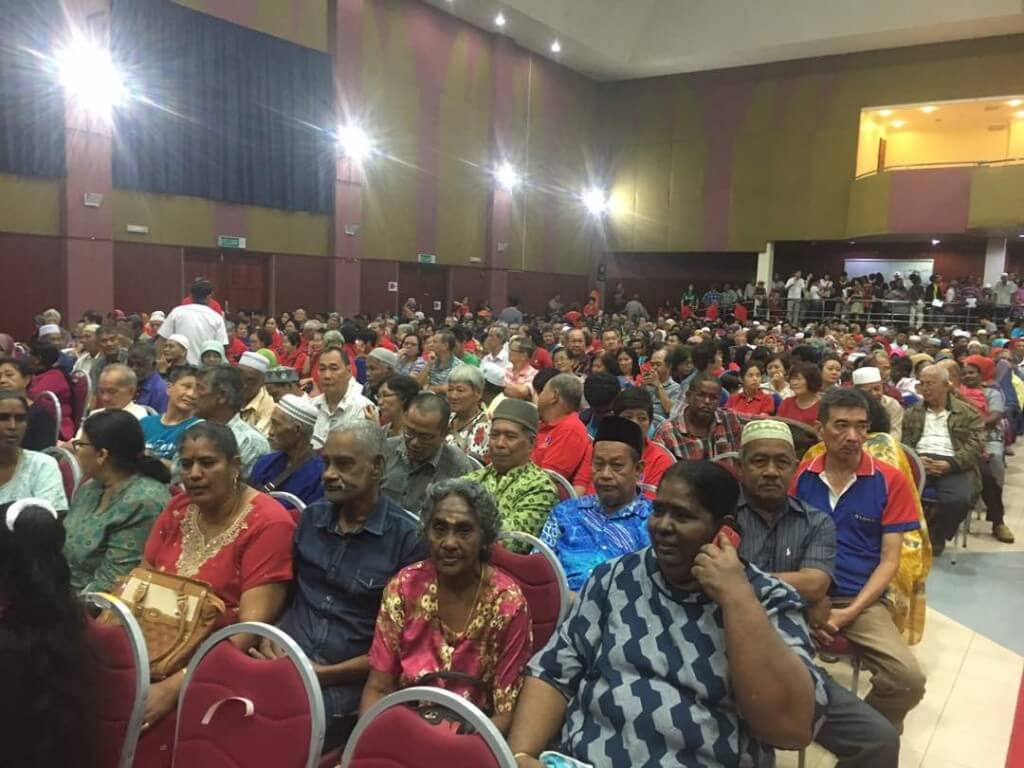 Lebih 3500 komunit Pekan memenuhi Dewan Konvesnsyen Sultan Haji Ahmad Shah Pekan
