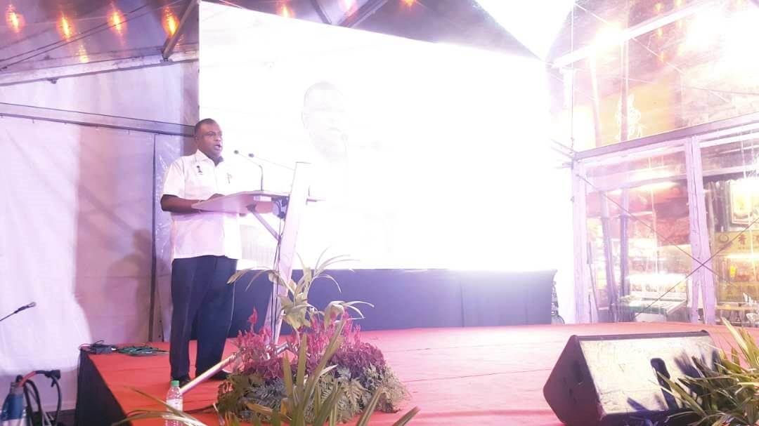 Datuk Dr Loga Bala Mohan menyampaikan ucapan perasmian semasa Program Kenduri 1Wilayah Persekutuan Peringkat Parlimen Bukit Bintang di Jalan Alor, Bukit Bintang