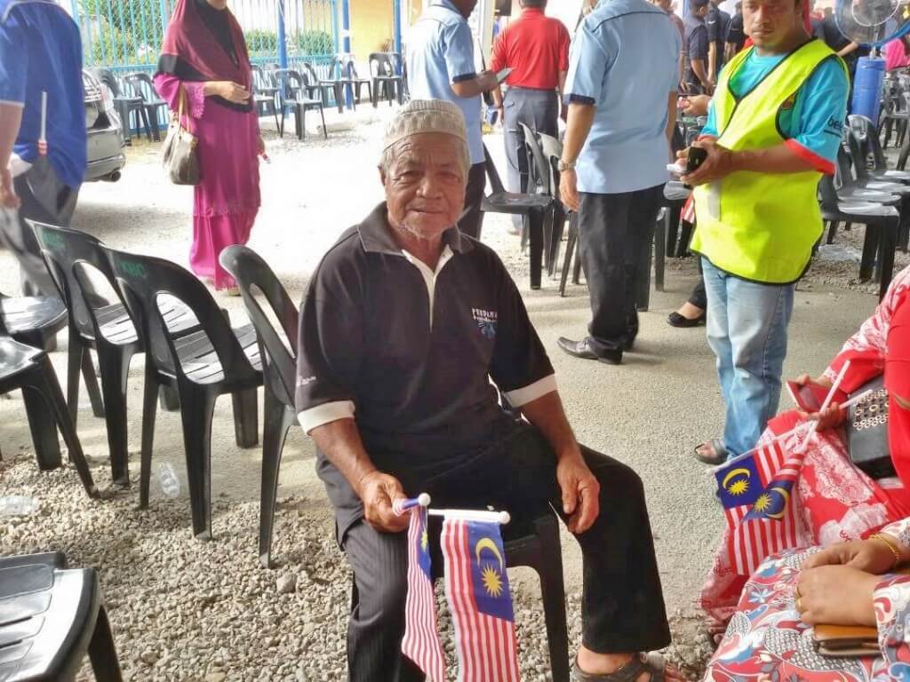 Che Long bin Abdul Rahman,72 berterima kasih kepada kerajaan.