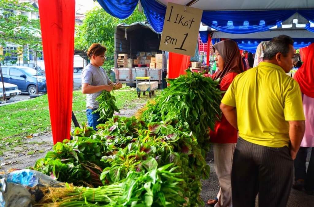 Sayur-sayuran segar juga dijual semurah RM1 seikat di JSR Parlimen Gelang Patah. 5. Program Jualan Sentuhan Rakyat akan terus diadakan di dua lagi lokasi sepanjang bulan Mac