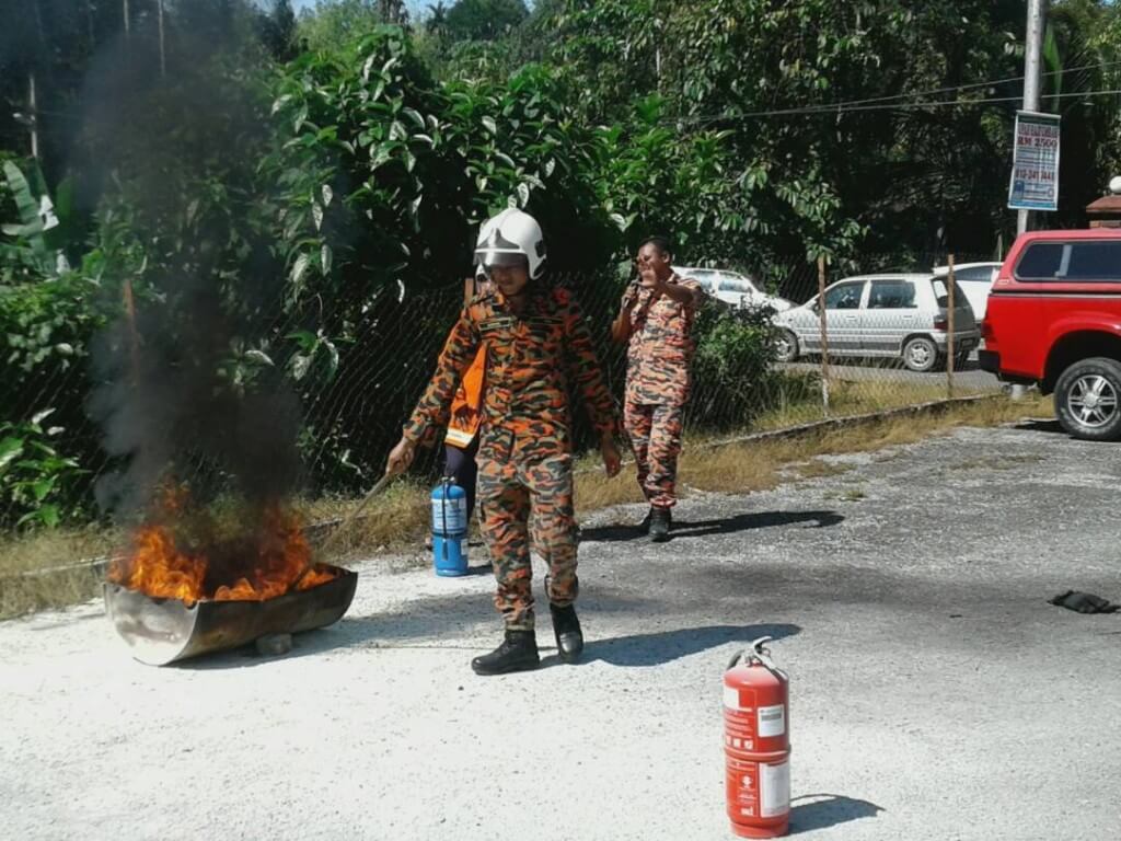 Demostrasi memadam kebakaran turut diadakan