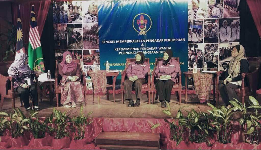 Para perintis awal Pergerakan Pengakap Perempuan dari Labuan, Kelantan (1970) dan Johor (1972) bertemu dalam Forum "Sumbangan Pengakap Wanita Malaysia di Peringkat Antarabangsa" 