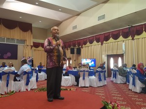 Dato' Haji Khamis Ahmad dalam sesi 'Ted Talk' 