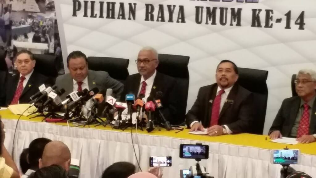 Mohd Hashim mengumumkan tarikh 9 Mei (Rabu) sebagai tarikh PRU-14.
