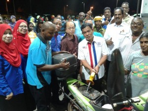 Turut diadakan pengisian minyak petrol secara percuma kepada 300 pemilik motosikal terawal yang hadir.