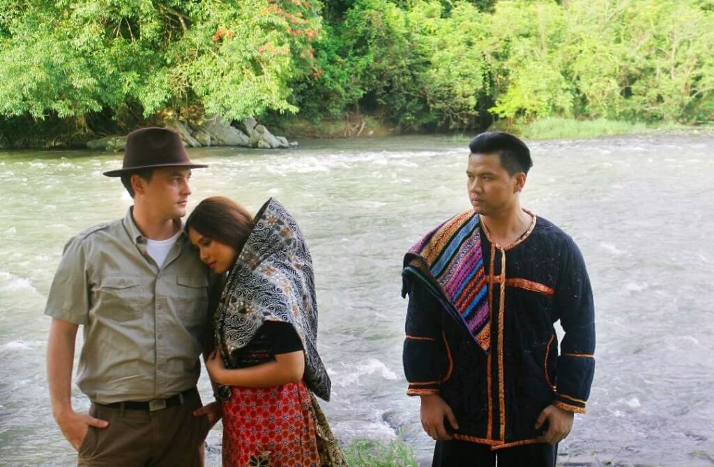 Dane Kovacs (Orang Putih Kita) as Robinson, Hosiani bt Jaimis (Keewon) as Solungkoi, and Jayfrejoe Japrin (JoeJaprin) as Intang