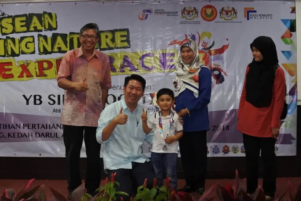 Adik Muhammad Adam Iman Mohd Tarmizi, 4, peserta termuda berjaya menamatkan Baling Nature Asean Explorace
