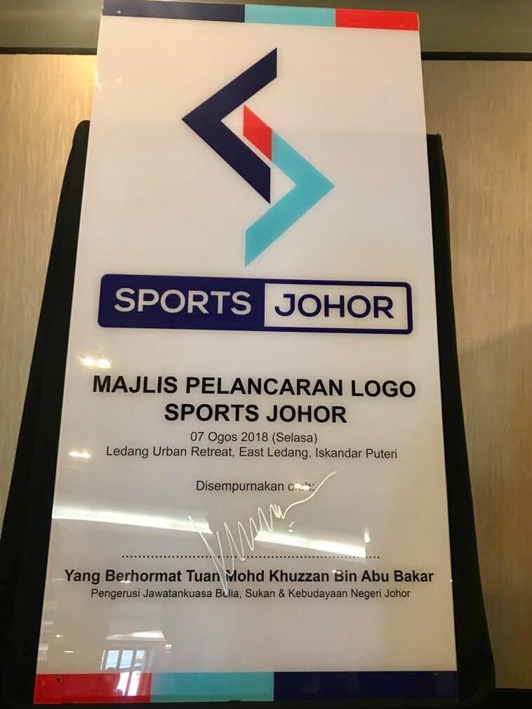 Logo Sports Johor yang telah dilancarkan oleh Pengerusi Jawatankuasa Belia, Sukan dan Kebudayaan Negeri Johor, Mohd Khuzzan Abu Bakar pada hari ini.