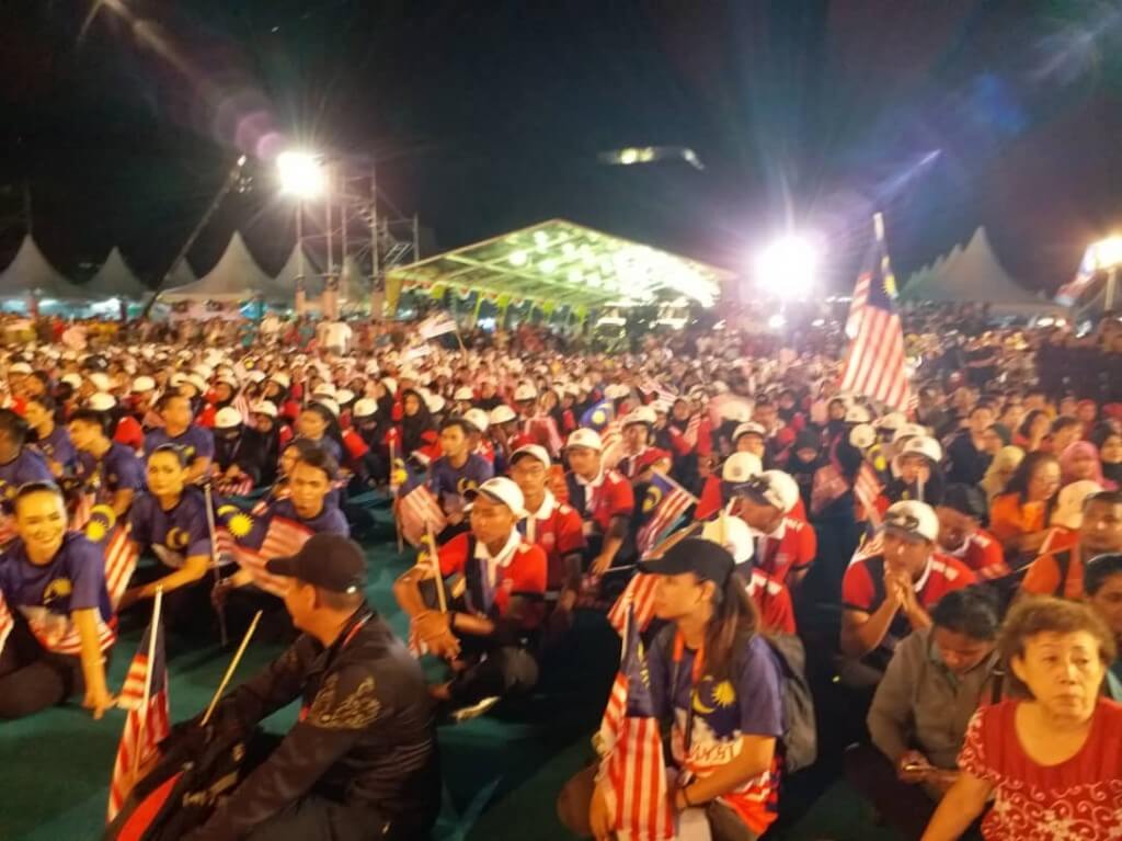 Sebahagian dari 35000 hadirin yang membanjiri Majlis Pelancaran Bulan Kebangsaan 2018