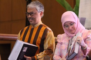 Bersama Kebawah Duli Yang Maha Mulia Pemangku Raja Pahang, Tengku Abdullah Al-Haj.