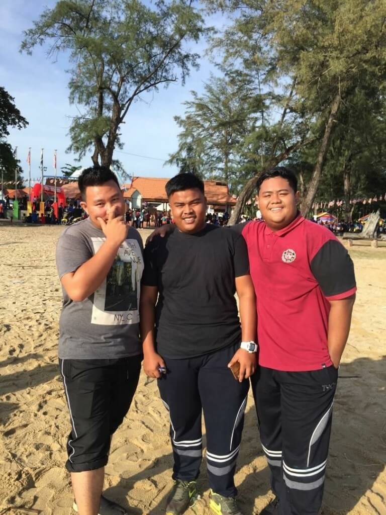 Muhammad Amrullah Ismail, Muhammad Amrullah Ismail (tengah) hadir bersama rakan-rakan menyertai aktiviti Fun Walk tiga kilometer