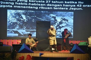 Persembahan dari kumpulan Magang Teater Senibayan mewakili Pulau Pinang yang muncul johan.