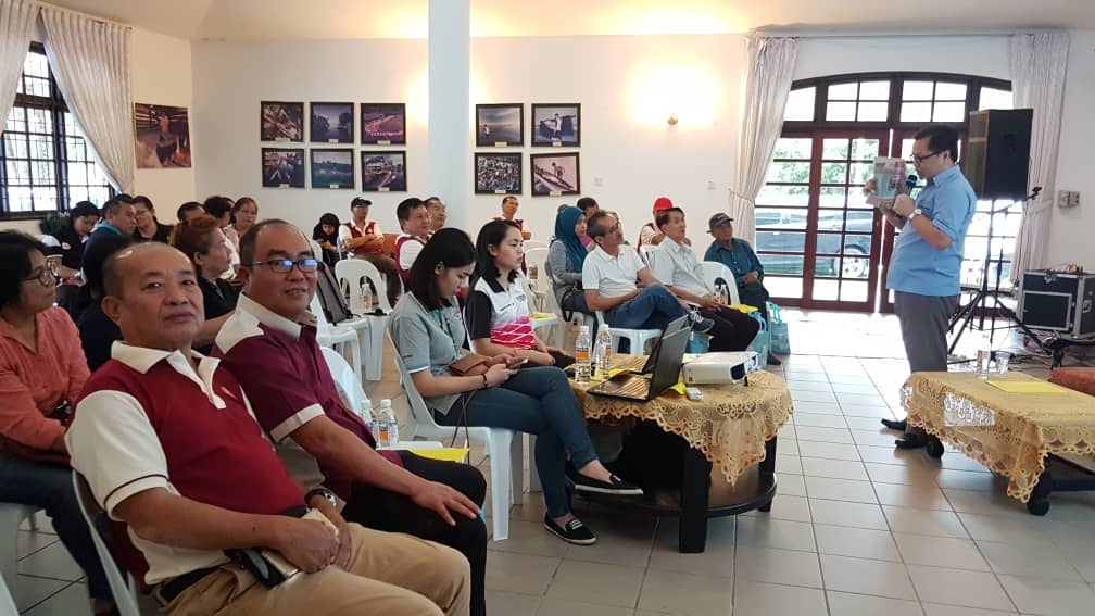 Encik Vincent, Pengarah MyIPO Cawangan Sarawak memberi ceramah 