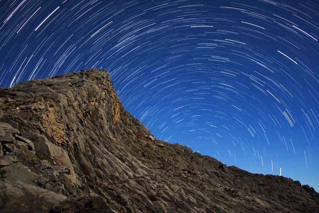 Selain fenomena angkasa, peminat fotografi juga boleh merakam 'Startrails' iaitu pergerakan bintang seperti gambar di atas. Gambar ihsan - William Chin