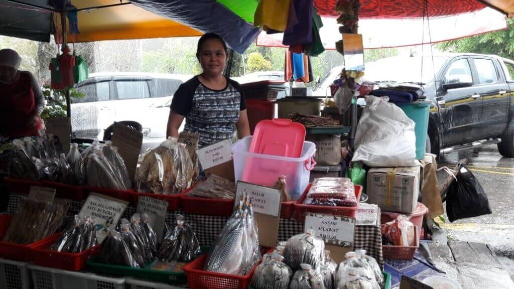 Amy Laini menjual produk daripada ikan seperti pekasam, ikan masin, salai dan kering