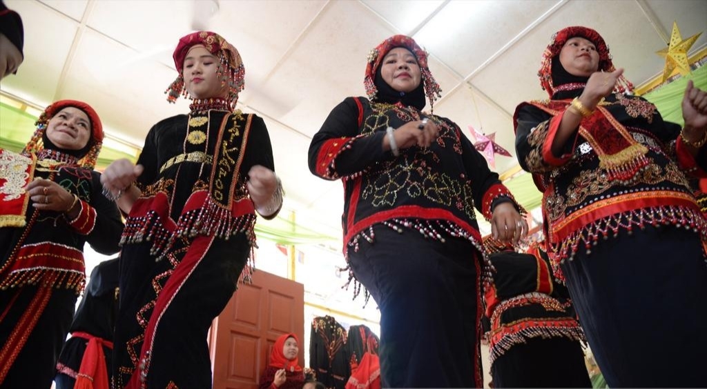 Pakaian tradisi bagi kaum wanita Kadayan