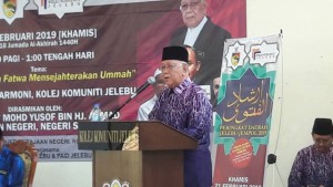 Dato' Mohd Yusof Hj. Ahmad sedang menyampaikan ucapan.