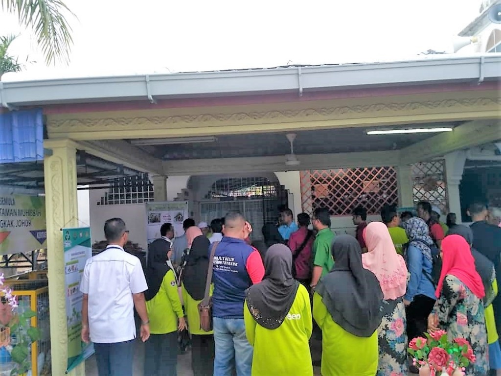 MB Johor lawat Projek Kitar Semula surau Al-Mahabbah