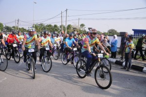 Raja Muda Selangor bersama peserta Mahabbah Cycling 2019.