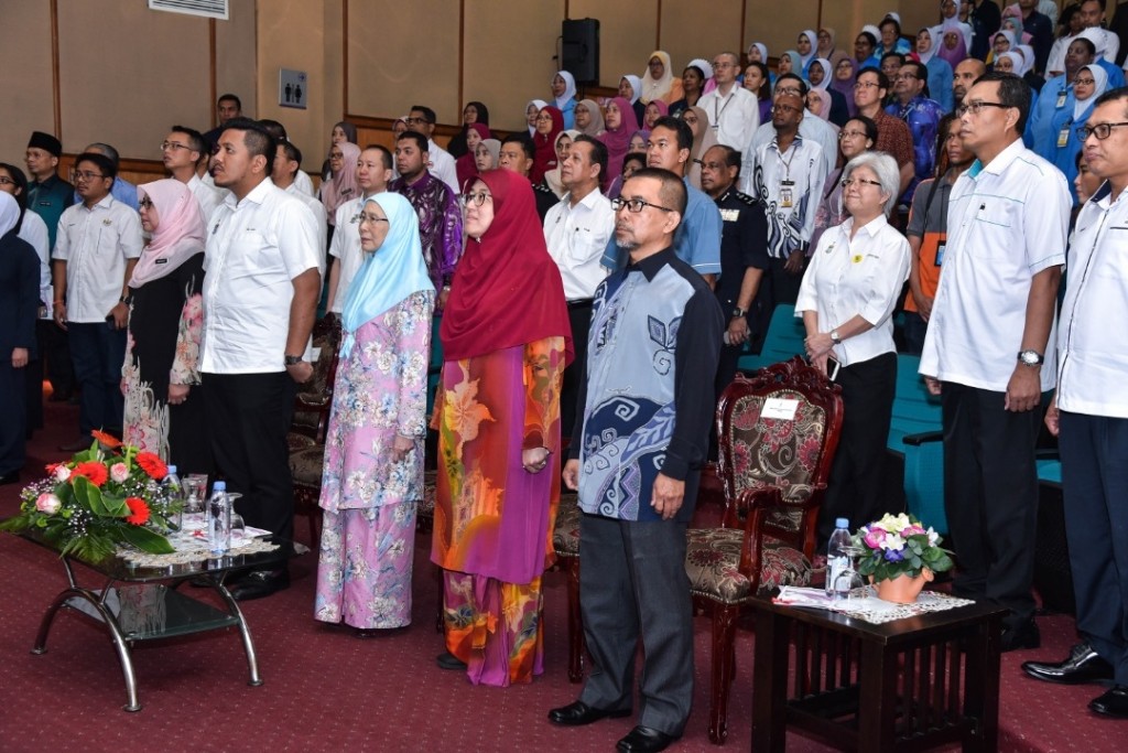 Barisan Tetamu Kehormat semasa Majlis Perasmian Anjung Kasih YKN Hospital Pulau Pinang
