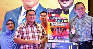 Amirudin merasmikan Selangor Mega Job Fair 2019