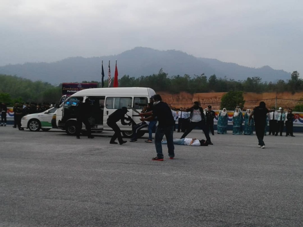 Demonstrasi daripada PDRM turut disajikan kepada pengunjung.