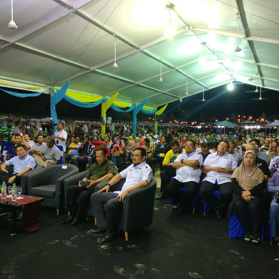 Ribuan pengunjung yang hadir pada majlis Peramian Karnival Kempen Beli Barangan Malaysia Peringkat Negeri Pulau Pinang