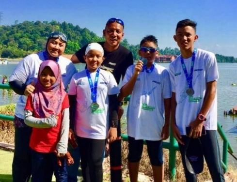 Pengetua Muslim Swimming and Sports Academy, Jazredal Aboo bersama keluarga