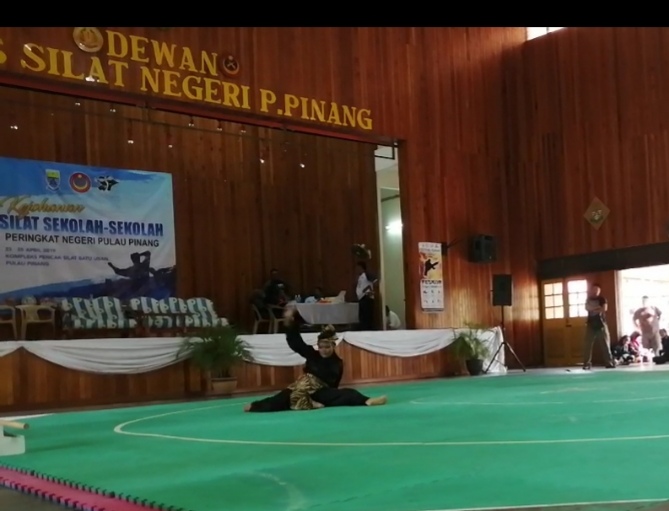 Aksi yang dipamerkan oleh adik Nurul Izzani Yazmi di Kejohanan Silat-silat Sekolah Peringkat Negeri Pulau Pinang
