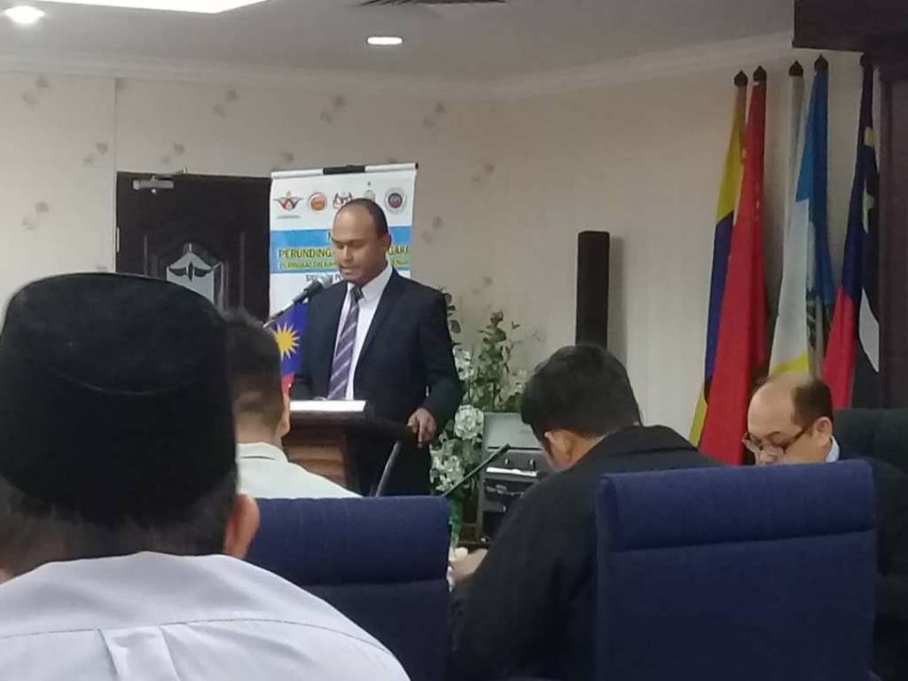  Mohd Alif Anas Md Noor, Yang Dipertua Majlis Belia Daerah Seberang Perai Tengah ketika menyampaikan ucapan beliau