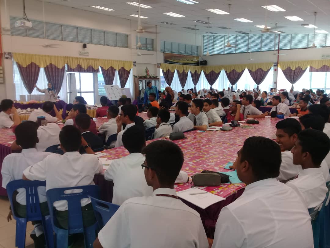Sebahagian peserta yang hadir para Program Ceramah Amalan Demokrasi Berparlimen SMKT Bukit Mertajam