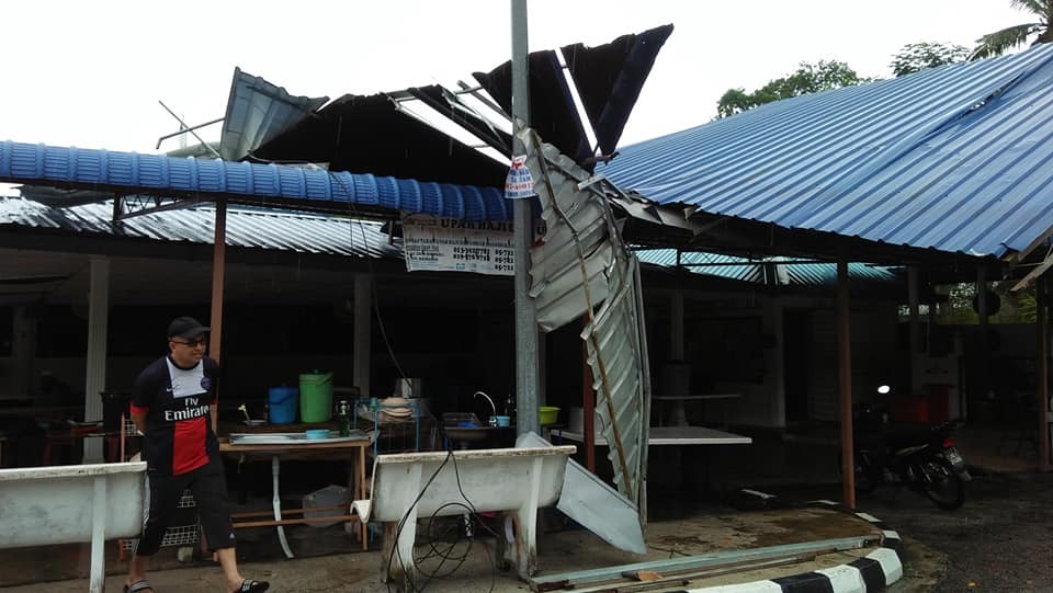 Bumbung Surau Darus Salam, Pondok Upeh turut terjejas